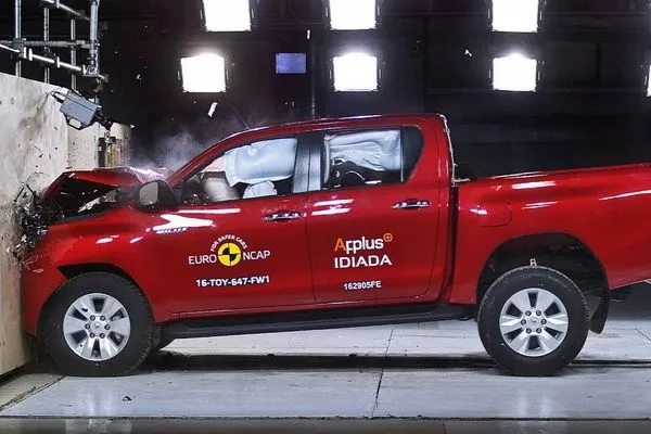 Toyota Hilux Crash Test