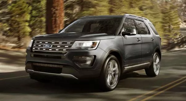 Ford Explorer 2018 on the road