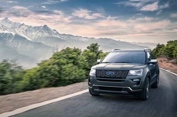 Ford Explorer 2018 on the road