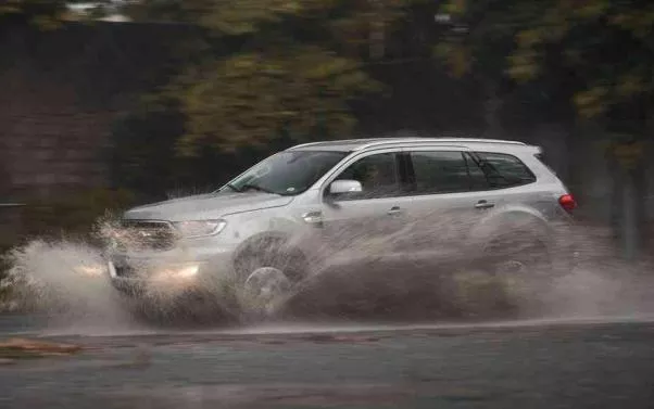 A Ford Everest 2018 crossing water