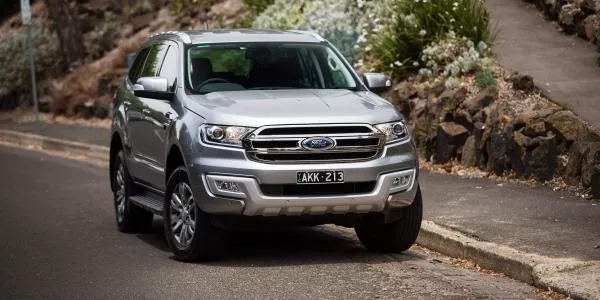 Angular front of a Ford Everest 2018