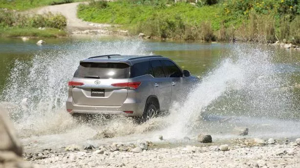 Toyota Fortuner 2018 angular rear