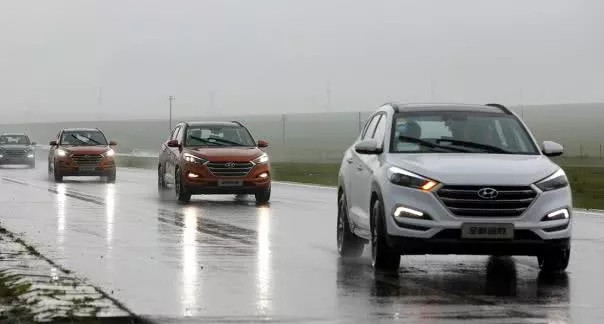 A series of SUV on wet road