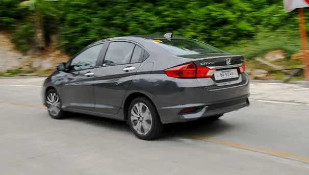 Honda City 1.5 VX Navi 2018 angular rear