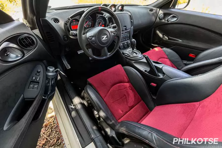 Nissan 370Z interior