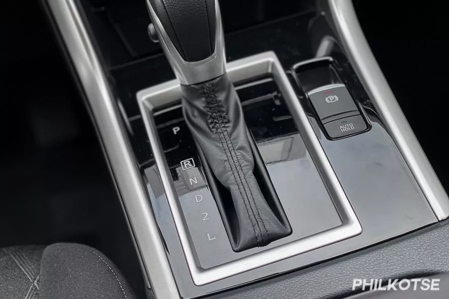 The Xpander's gear shifter