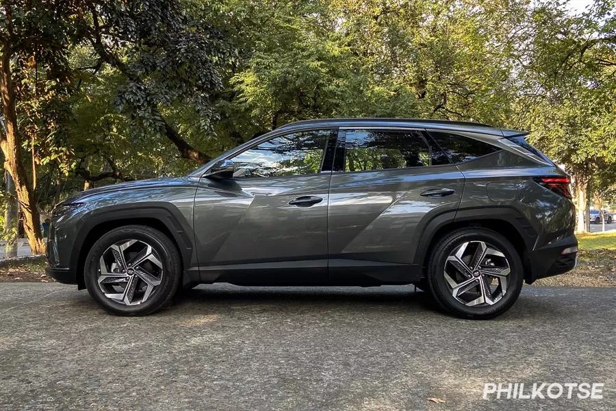 Hyundai Tucson GLS+ plus from the side