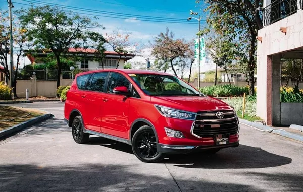 Toyota Innova Touring Sport 2018 angular front