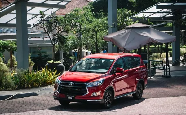 Toyota Innova Touring Sport 2018 angular front