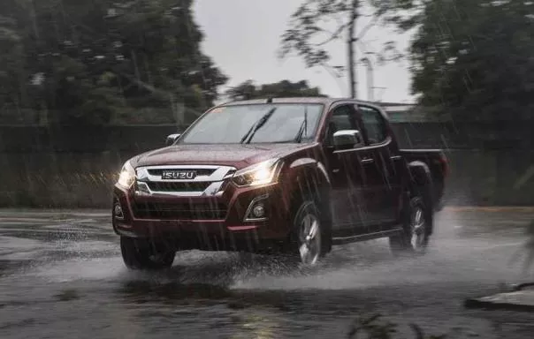 Isuzu Dmax 2018 on the road