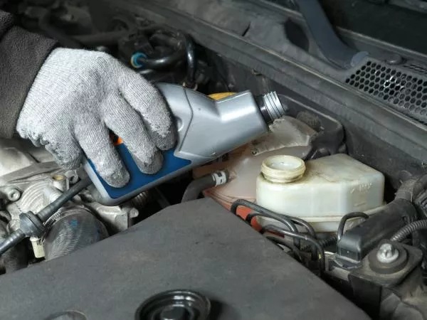 Refilling the brake fluid
