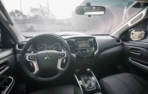 Mitsubishi Strada 2018: Interior