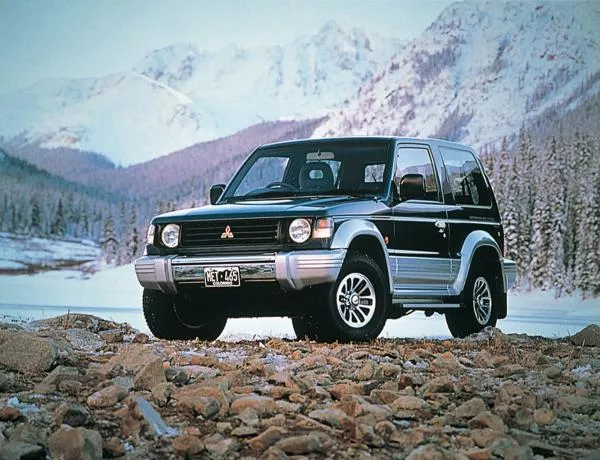 Angular front of a Mitsubishi Pajero