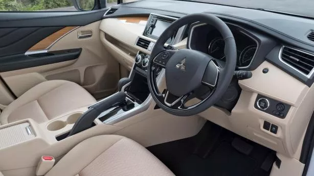 Mitsubishi Expander 2018 driving cabin