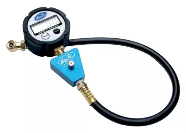 Digital tire pressure gauge