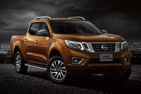 A picture of the Nissan Navara on a mountain