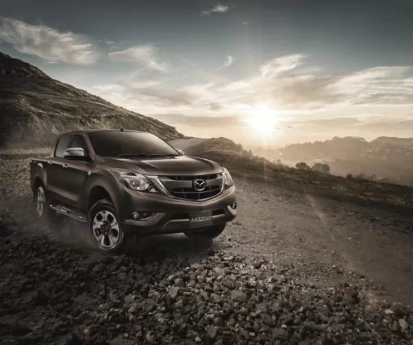 Mazda BT-50 2018 angular front