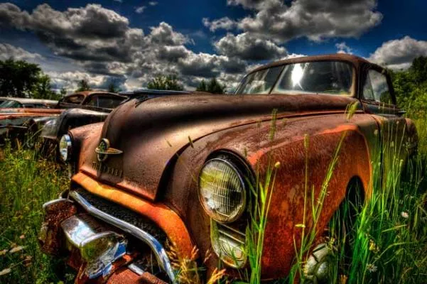 a rusty car