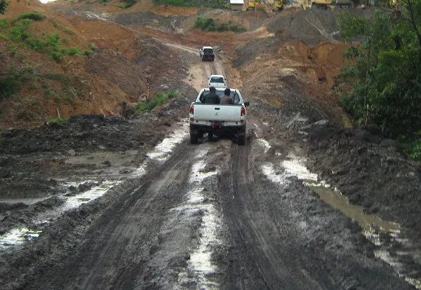 Mitsubishi Strada 2018 off-roading