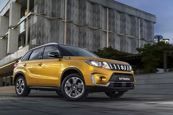 A picture of the facelifted Suzuki Vitara in the city