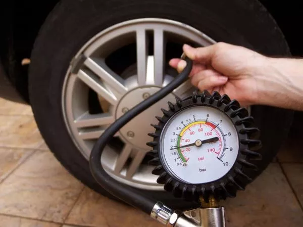 Checking car tire pressure