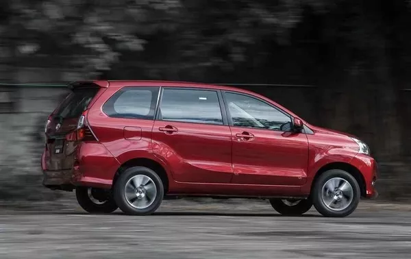 Toyota Avanza 2018 side view