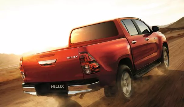 Toyota Hilux 2018 climbing up an incline 