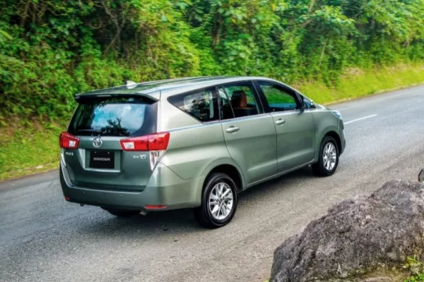 A picture of the rear of the Toyota Innova 