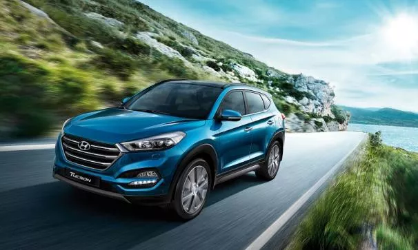 The Hyundai Tucson on the road